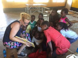 Creatief onderwijs/ education voor teachers and children at Nekacheya, Linda Community and a few lessons at the Xavier Community School supported by Janneke and Ellen.
